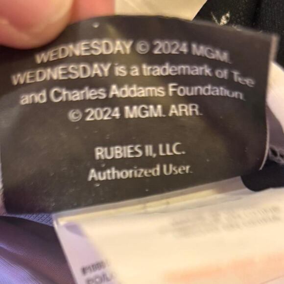 Wednesday Addams large child costume - Picture 6 of 10